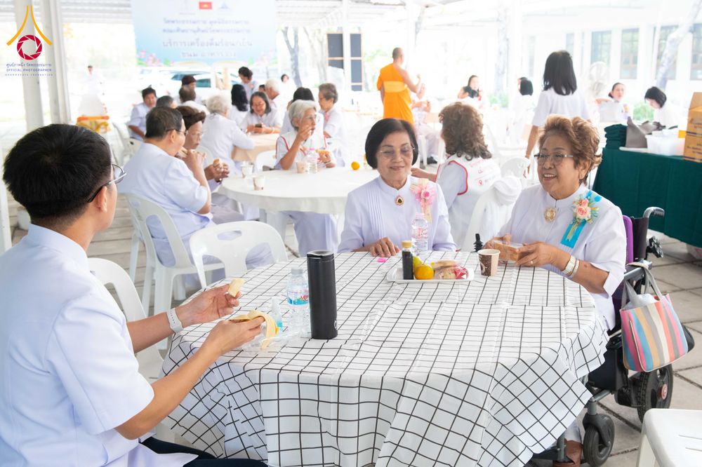 ภาพ No.278376:วันพุธที่ 10 ธันวาคม พ.ศ.2568  พิธีทอดผ้าป่าเพื่อสนับสนุนโครงการตักบาตรพระ 10,000 รูป เมืองกาญจนบุรี ณ อาคารปลูกศรัทธา วัดพระธรรมกาย