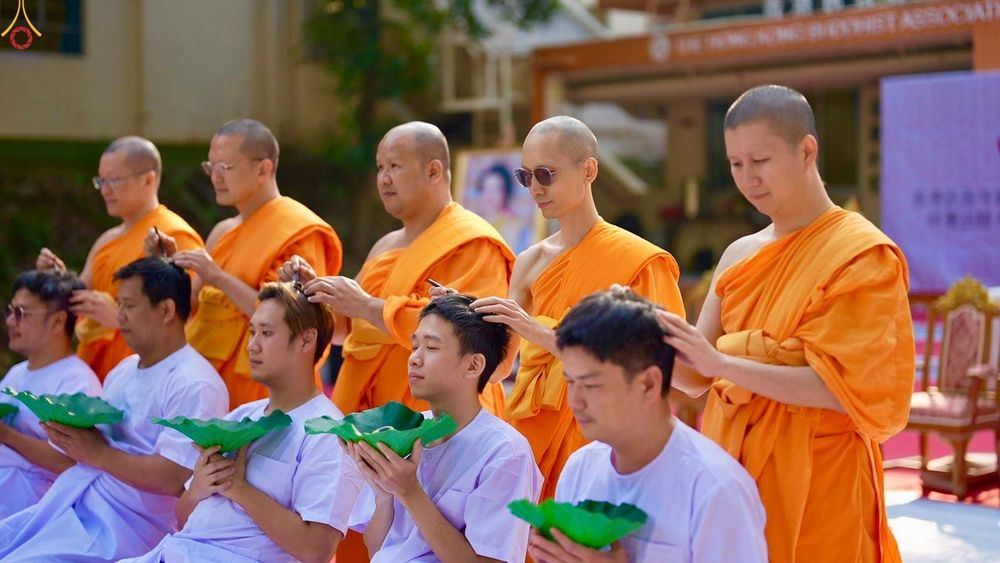 ภาพ No.280821:วันที่ 27 ธันวาคม พ.ศ. 2568  พิธีปลงผมนาคธรรมทายาท โครงการอุปสมบทหมู่บูชาธรรม 81 ปี หลวงพ่อธัมมชโย  ณ สมาคมพุทธ เขตตงช้ง ฮ่องกง