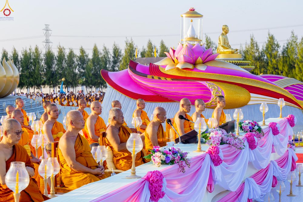 ภาพ No.301981:วันที่ 23 มกราคม พ.ศ. 2569 พิธีจุดประทีปธรรมถวายเป็นพุทธบูชา และบูชาธรรมมหาปูชนียาจารย์  ณ อนุสรณ์สถานลำดับที่ 5 สถานที่เผยแผ่วิชชาธรรมกายครั้งแรก อนุสรณ์สถานบางปลา วัดบางปลา อำเภอบางเลน จังหวัดนครปฐม ในโครงการธรรมยาตรา กตัญญูบูชา มหาปูชนียาจารย์ พระมงคล