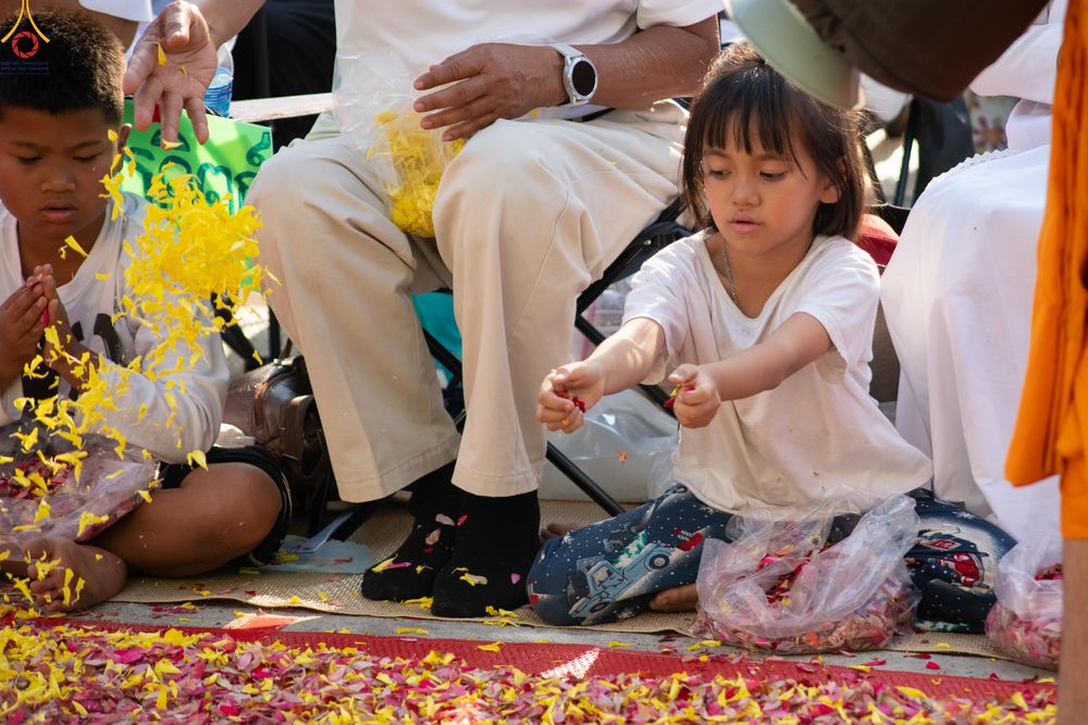 ภาพ No.295090:วันที่ 14 มกราคม พ.ศ. 2569 พิธีต้อนรับพระธรรมยาตรา อนุสรณ์สถานลำดับที่ 4  สถานที่เกิดด้วยกายธรรม ณ วัดโบสถ์บน ต.บางคูเวียง จ.นนทบุรี ในโครงการธรรมยาตรา กตัญญูบูชา มหาปูชนียาจารย์ พระมงคลเทพมุนี(สด จนฺทสโร) พระผู้ปราบมาร อนุสรณ์สถาน 7 แห่ง ปีที่ 14