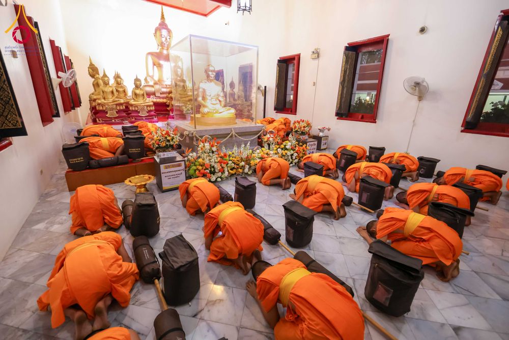 ภาพ No.297265:วันที่ 15 มกราคม พ.ศ.2569 พระธรรมยาตราปฏิบัติธรรมและถ่ายภาพหมู่ประวัติศาสตร์ อนุสรณ์สถานลำดับที่ 4 สถานที่เกิดด้วยกายธรรม  ณ วัดโบสถ์บน ต.บางคูเวียง จ.นนทบุรี ในโครงการธรรมยาตรา กตัญญูบูชา มหาปูชนียาจารย์ พระมงคลเทพมุนี(สด จนฺทสโร) พระผู้ปราบมาร อนุสรณ์ส