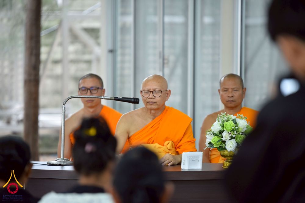 ภาพ No.267596:วันที่ 7 พฤศจิกายน พ.ศ. 2568 พสกนิกรอำเภอคลองหลวง รวมใจบำเพ็ญกุศลปัณรสมวาร (15 วัน) อุทิศถวายเป็นพระราชกุศลแด่ “สมเด็จพระพันปีหลวง” ณ วัดพระธรรมกาย