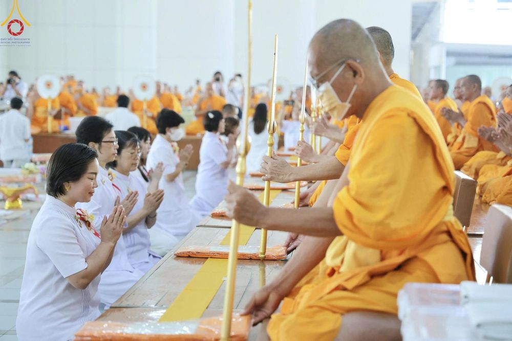 ภาพ No.205717:พิธีสวดพระพุทธมนต์ และถวายภัตตาหารเมนูสวรรค์แด่พระภิกษุ สามเณร วันจันทร์ที่ 3 กุมภาพันธ์ พ.ศ. 2568 ณ หอฉันคุณยายอาจารย์ฯ วัดพระธรรมกาย