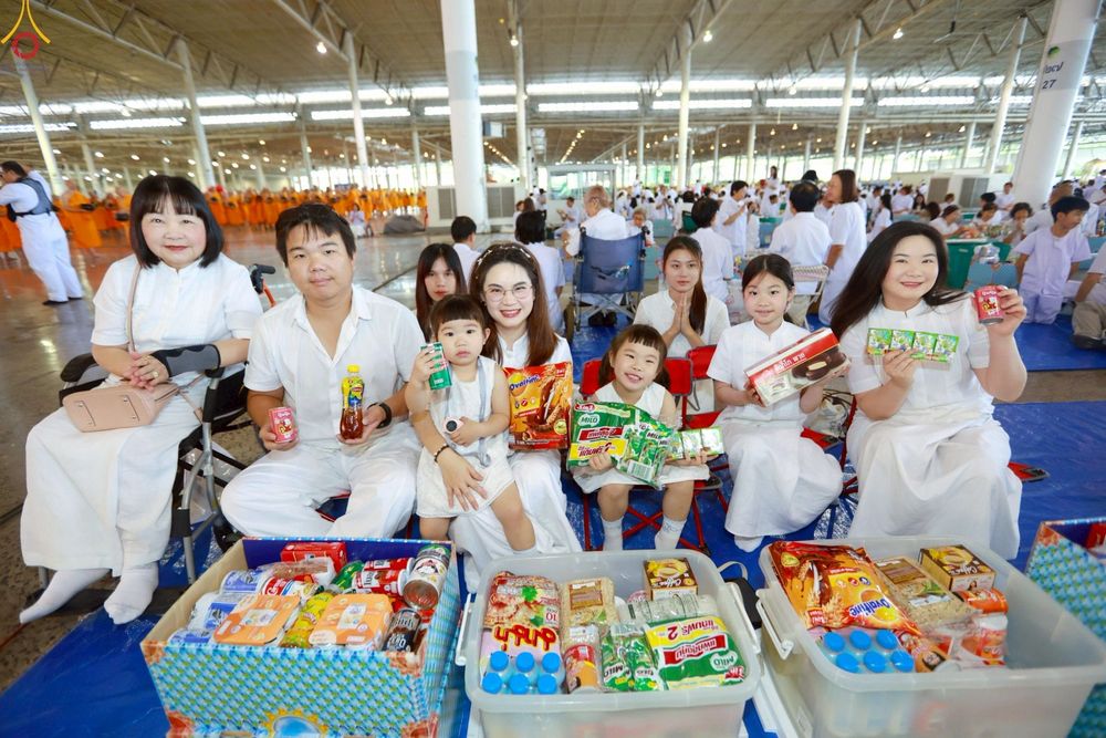 ภาพ No.263916:วันอาทิตย์ที่ 2 พฤศจิกายน พ.ศ. 2568 พิธีตักบาตรอาทิตย์ต้นเดือน ณ บ้านแก้วเรือนทองคุณยายฯ วัดพระธรรมกาย