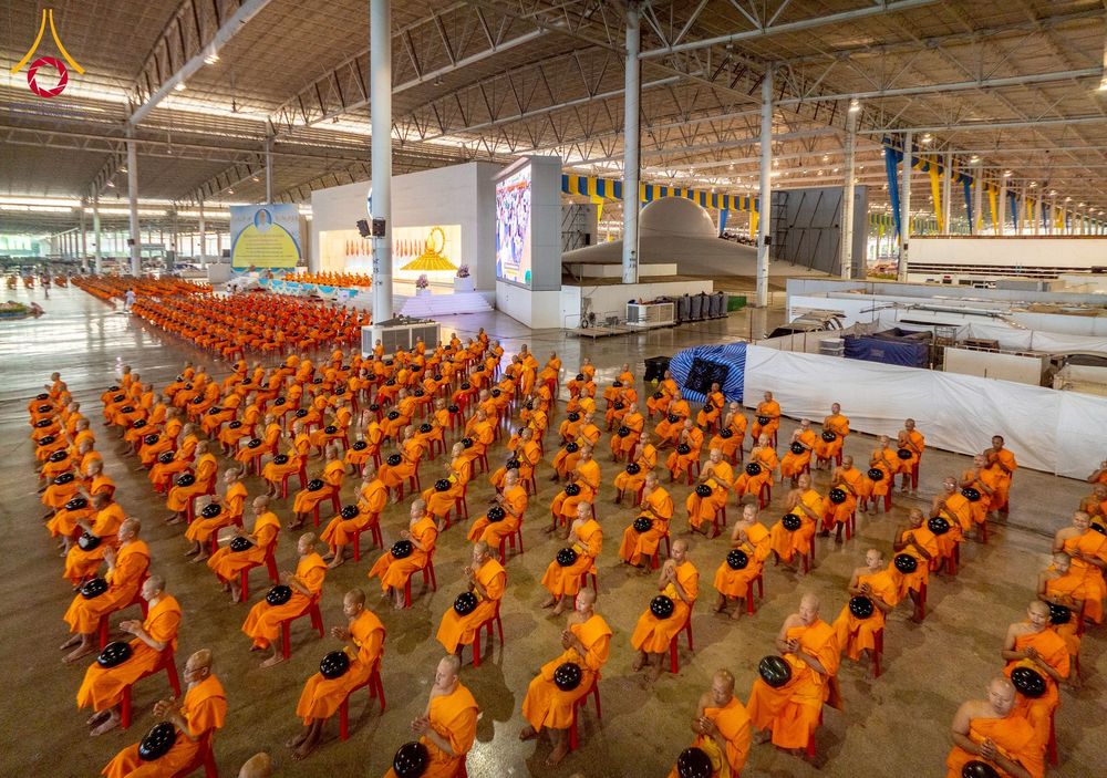 ภาพ No.256805:วันที่ 5 ตุลาคม พ.ศ. 2568 พิธีตักบาตร ข้าวสารอาหารแห้ง ณ บ้านแก้วเรือนทองคุณยายฯ สภาธรรมกายสากล วัดพระธรรมกาย