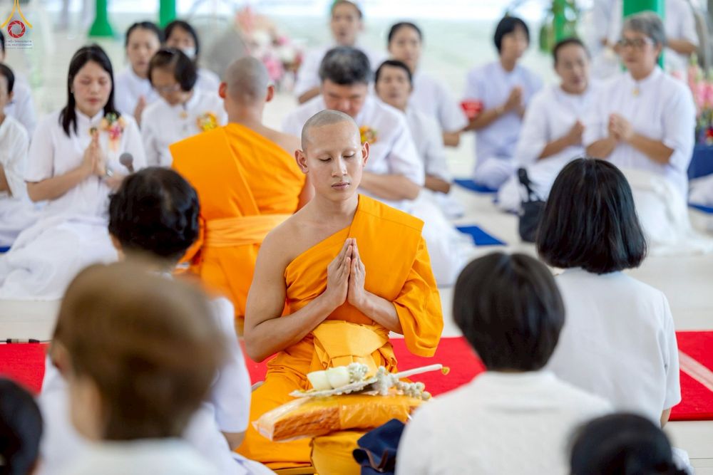 ภาพ No.227735:วันเสาร์ที่ 31 พฤษภาคม พ.ศ.2568 พิธีถวายผ้าไตรแด่สามเณรผู้เข้ารับการอุปสมบท , พิธีอุปสมบทสามเณรเตรียม DCI วัดพระธรรมกาย จ.ปทุมธานี