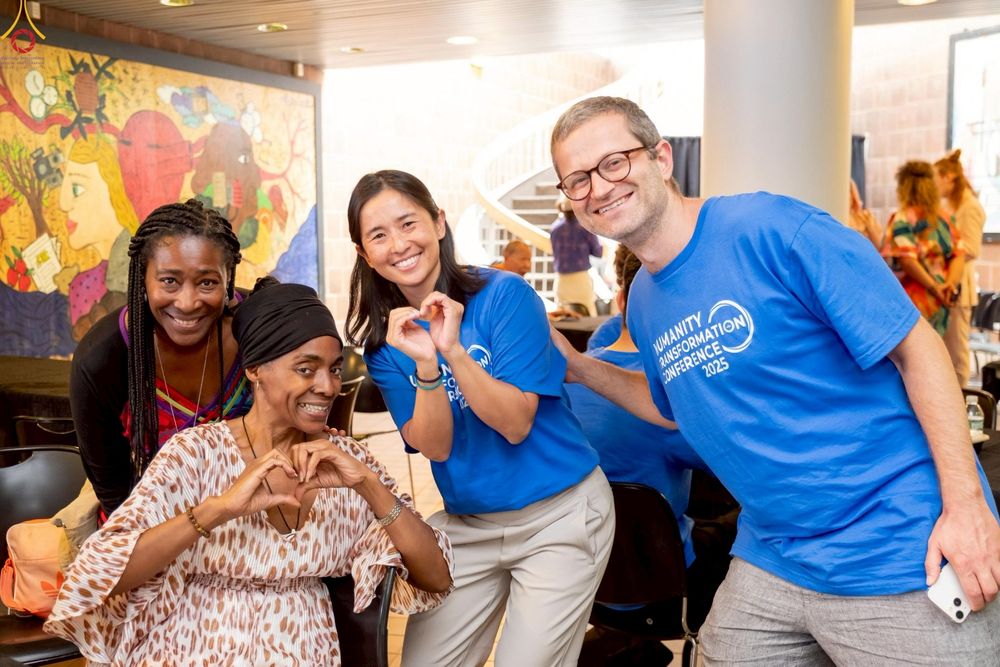 ภาพ No.249792:วันอาทิตย์ที่ 28 กันยายน พ.ศ. 2568 การปฏิบัติธรรมบูชาธรรม 108 ปี แห่งการบรรลุธรรมของหลวงปู่วัดปากน้ำ ได้จุดประทีปสันติภาพไปทั่วโลก และได้ร่วมเสวนาทางปัญญา เพื่อการขยายพระพุทธศาสนาวิชชาธรรมกายไปทั่วโลก  ในงาน HTC Newyork USA