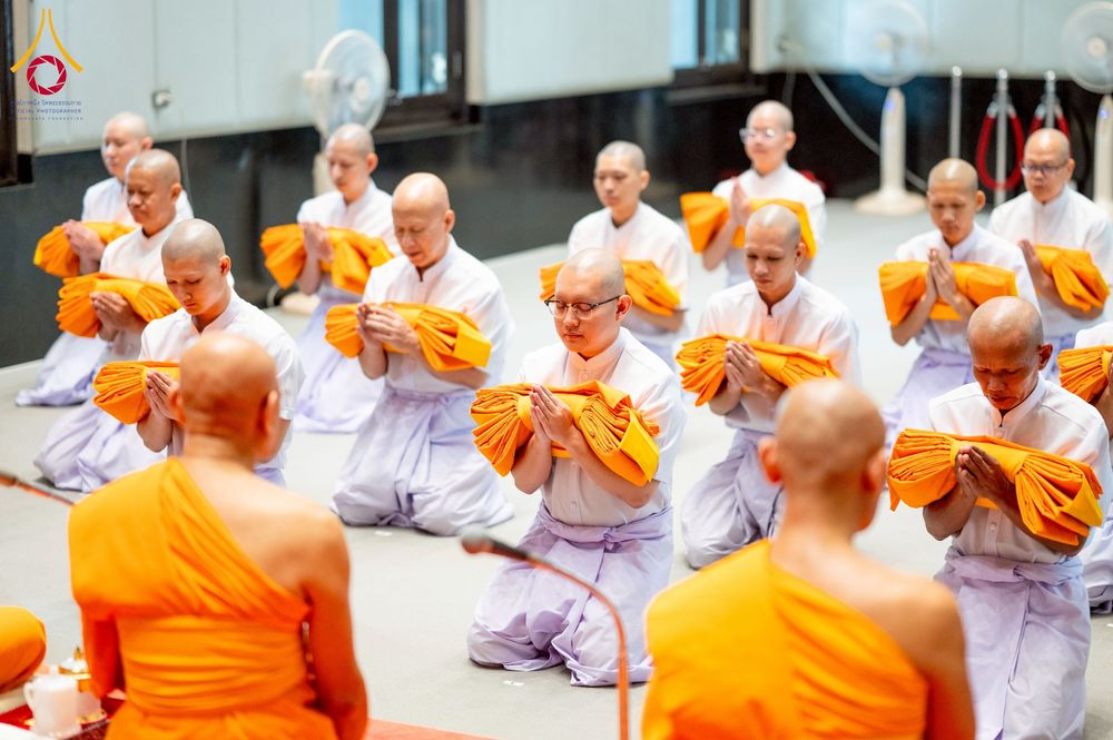 ภาพ No.256224:วันที่ 4 ตุลาคม พ.ศ. 2568 พิธีบรรพชาอุปสมบท  โครงการอุปสมบทหมู่บูชาธรรม 141 ปี  พระมงคลเทพมุนี (สด จนฺทสโร) ณ โบสถ์พระไตรปิฏก วัดพระธรรมกาย จ.ปทุมธานี