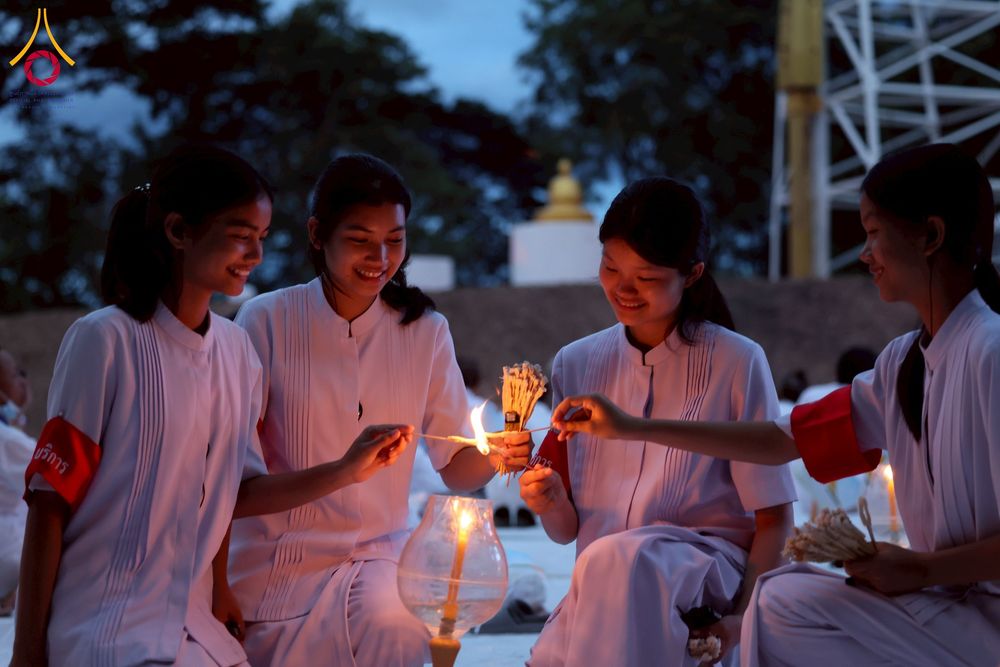 ภาพ No.261920:วันที่ 14 ตุลาคม พ.ศ. 2568 พิธีกลั่นแผ่นดิน โปรยทรายตอกเสาเข็มมหามงคลต้นแรก  สร้างองค์พระเจดีย์และจุดประทีปถวายเป็นพุทธบูชา ณ ศูนย์ปฏิบัติธรรมชัยนาท ต.ธรรมามูล อ.ชัยนาท จ.ชัยนาท