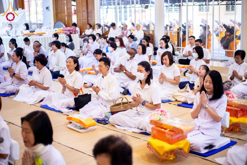 ภาพ No.195914:พิธีถวายภัตตาหารเป็นสังฆทาน แด่พระธรรมยาตรา ณ วัดโบสถ์(บน) ตำบลบางคูเวียง อำเภอบางกรวย จังหวัดนนทบุรี ในโครงการธรรมยาตรา กตัญญูบูชา มหาปูชนียาจารย์ พระมงคลเทพมุนี(สด จนฺทสโร) พระผู้ปราบมาร อนุสรณ์สถาน 7 แห่ง ปีที่ 13 วันที่ 16 มกราคม พ.ศ. 2568