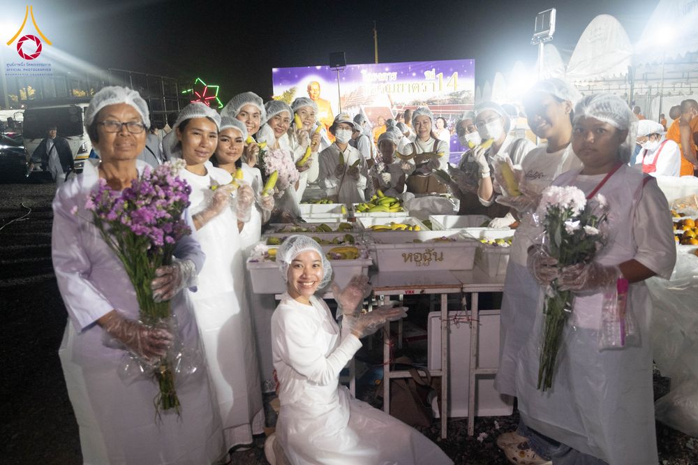 ภาพ No.296588:วันที่ 18 มกราคม พ.ศ. 2569 พิธีถวายภัตตาหารเป็นสังฆทาน แด่พระธรรมยาตรา ณ วัดโบสถ์บน ต.บางคูเวียง จ.นนทบุรี อนุสรณ์สถานลำดับที่ 4 สถานที่เกิดด้วยกายธรรม ในโครงการธรรมยาตรา กตัญญูบูชา มหาปูชนียาจารย์ พระมงคลเทพมุนี(สด จนฺทสโร) พระผู้ปราบมาร อนุสรณ์สถาน 7 แ