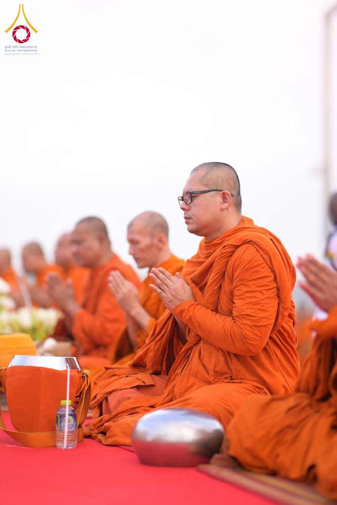 ภาพ No.284681:วันอาทิตย์ที่ 14 ธันวาคม พ.ศ.2568  พิธีทำบุญเมืองสุราษฎร์ธานี 110ปี และพิธีตักบาตรพระสงฆ์ 1,110 รูป  ณ บริเวณริมน้ำวัดกลาง (เก่า) ถนนบ้านดอน ตำบลตลาดใหม่ อำเภอเมือง จังหวัดสุราษฎร์ธานี