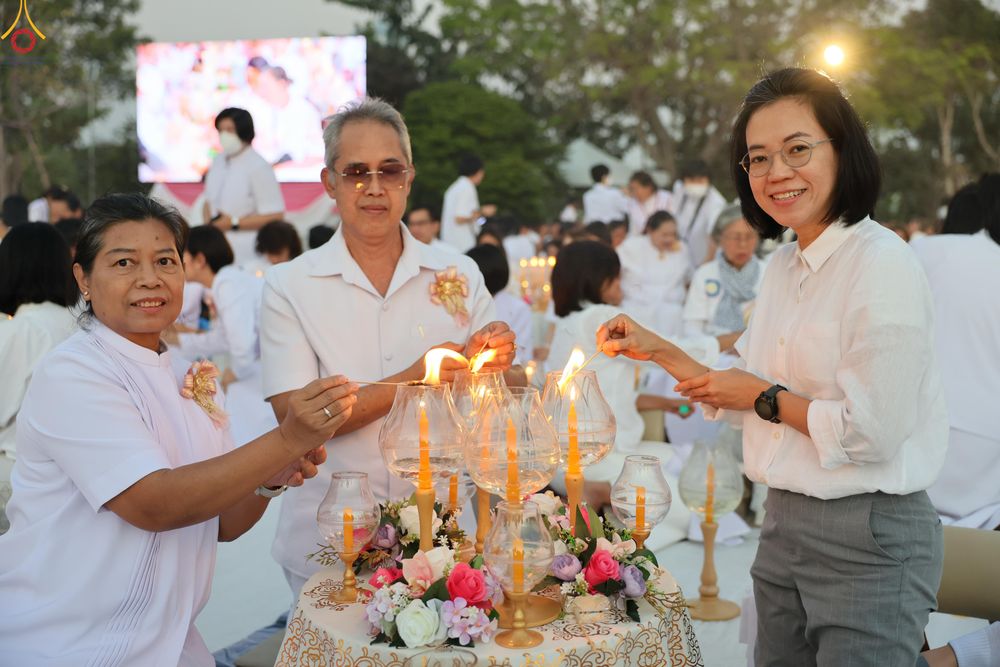 ภาพ No.294047:วันที่ 13 มกราคม พ.ศ. 2569 พิธีจุดประทีปถวายเป็นพุทธบูชา และบูชาธรรมมหาปูชนียาจารย์  (ภาพชุดที่ 2) ณ วัดสองพี่น้อง ต.ต้นตาล อ.สองพี่น้อง จ.สุพรรณบุรี ในโครงการธรรมยาตรา กตัญญูบูชา มหาปูชนียาจารย์ พระมงคลเทพมุนี(สด จนฺทสโร) พระผู้ปราบมาร อนุสรณ์สถาน 7 แห่