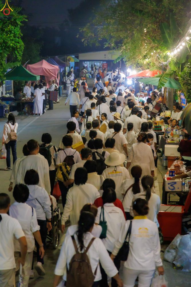 ภาพ No.297215:วันที่ 17 มกราคม พ.ศ. 2569 พิธีจุดประทีปถวายเป็นพุทธบูชา และบูชาธรรมมหาปูชนียาจารย์ (ภาพชุดที่ 2) ณ วัดโบสถ์บน ต.บางคูเวียง จ.นนทบุรี อนุสรณ์สถานลำดับที่ 4 สถานที่เกิดด้วยกายธรรม ในโครงการธรรมยาตรา กตัญญูบูชา มหาปูชนียาจารย์ พระมงคลเทพมุนี(สด จนฺทสโร) พร