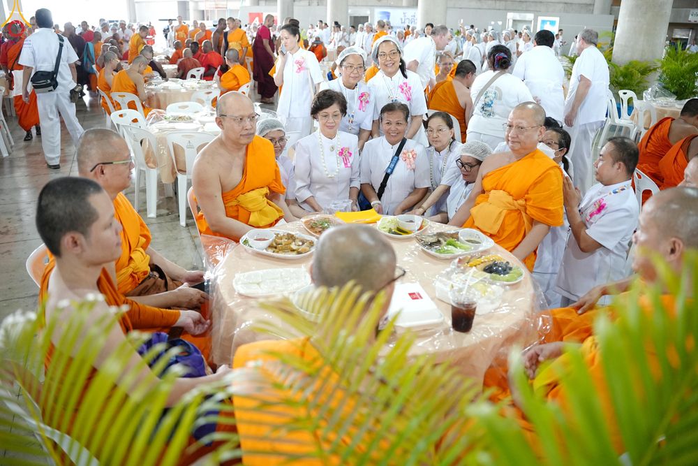 ภาพ No.325863:วันที่ 22 เมษายน พ.ศ.2569(วันคุ้มครองโลก) งานถวายมหาสังฆทาน 40,000 กว่าวัดทั่วประเทศ เจ้าหน้าที่ สาธุชน ร่วมใจจัดเตรียมภัตตาหารเพล (ชุด 2)