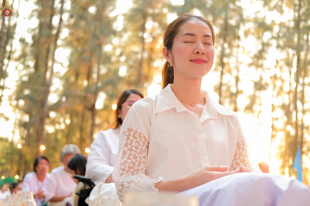 ภาพ No.290033:วันที่ 6 มกราคม พ.ศ. 2569 พิธีจุดประทีปถวายเป็นพุทธบูชา และบูชาธรรมมหาปูชนียาจารย์ (ภาพชุดที่ 2) ณ อนุสรณ์สถานมหาวิหารพระมงคลเทพมุนี (โลตัสแลนด์) อ.สองพี่น้อง จ.สุพรรณบุรี ในโครงการธรรมยาตรา กตัญญูบูชา มหาปูชนียาจารย์ พระมงคลเทพมุนี(สด จนฺทสโร) พระผู้ปรา