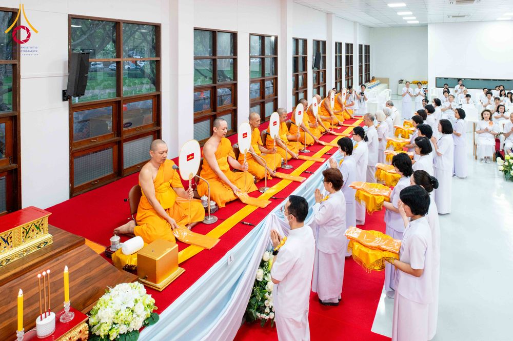 ภาพ No.314686:วันเสาร์ที่ 21 มีนาคม พ.ศ. 2569 พิธีบำเพ็ญกุศล คุณพ่อณรงค์ จินตมากุล  สิริอายุ 99 ปี 11 เดือน โยมบิดา พระครูปลัดรัตนวีรวัฒน์ (รังสฤษดิ์ อิทฺธิจินตโก) ที่ปรึกษาเจ้าคณะจังหวัดปทุมธานี เจ้าอาวาสวัดพระธรรมกาย  ณ ห้องปลูกศรัทธา 2 วัดพระธรรมกาย ปทุมธานี