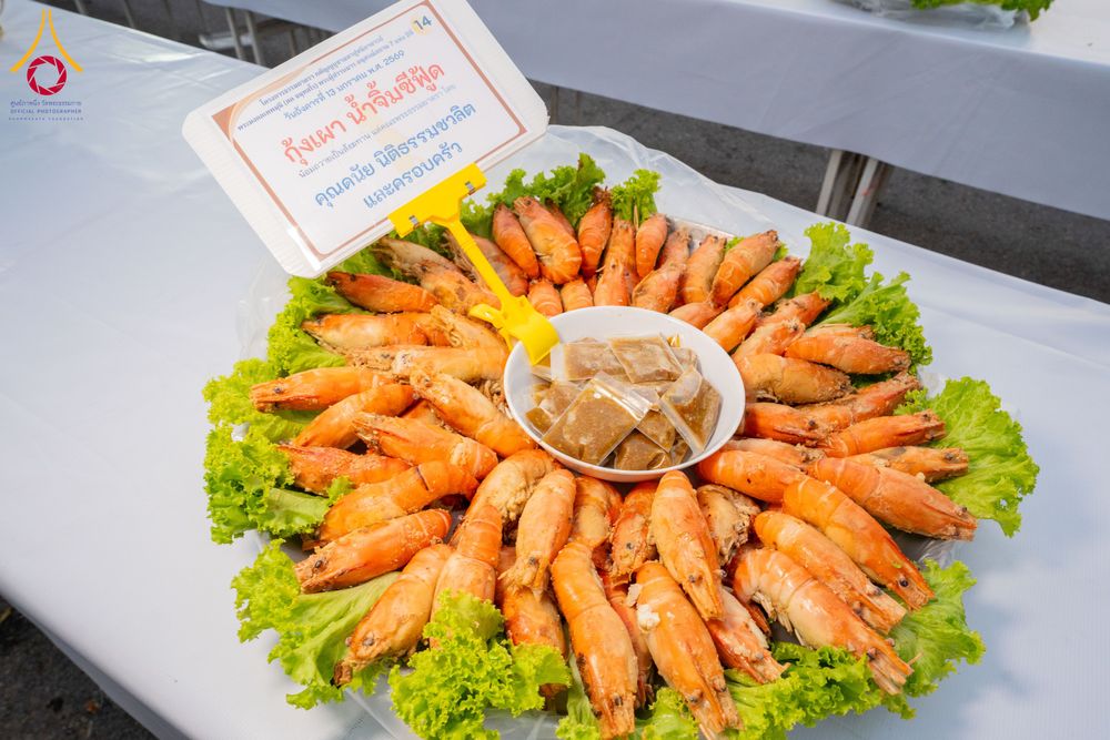 ภาพ No.293545:วันที่ 13 มกราคม พ.ศ. 2569 พิธีถวายภัตตาหารเป็นสังฆทาน แด่พระธรรมยาตรา ณ อนุสรณ์สถานมหาวิหารพระมงคลเทพมุนี (โลตัสแลนด์) อ.สองพี่น้อง จ.สุพรรณบุรี ในโครงการธรรมยาตรา กตัญญูบูชา มหาปูชนียาจารย์ พระมงคลเทพมุนี(สด จนฺทสโร) พระผู้ปราบมาร อนุสรณ์สถาน 7 แห่ง ปี