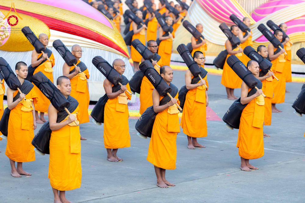 ภาพ No.297382:วันที่ 15 มกราคม พ.ศ.2569 พระธรรมยาตราปฏิบัติธรรมและถ่ายภาพหมู่ประวัติศาสตร์ อนุสรณ์สถานลำดับที่ 4 สถานที่เกิดด้วยกายธรรม  ณ วัดโบสถ์บน ต.บางคูเวียง จ.นนทบุรี ในโครงการธรรมยาตรา กตัญญูบูชา มหาปูชนียาจารย์ พระมงคลเทพมุนี(สด จนฺทสโร) พระผู้ปราบมาร อนุสรณ์ส