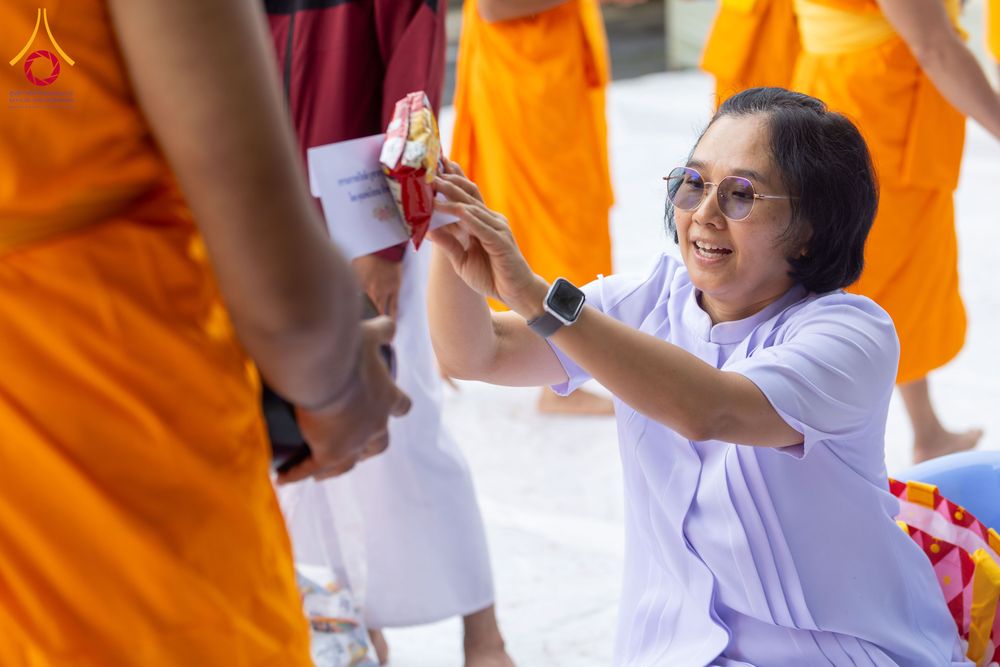 ภาพ No.351524:วันที่ 22 กันยายน พ.ศ. 2569  พิธีตักบาตรสามเณรธรรมทายาท โครงการบรรพชาพัฒนาคุณธรรม จริยธรรม  สำหรับนักเรียนนายสิบตำรวจ (นสต.) รุ่นที่ 16 ศูนย์ฝึกอบรมตำรวจภูธรภาค 1  ณ วัดพระพุทธบาทราชวรมหาวิหาร