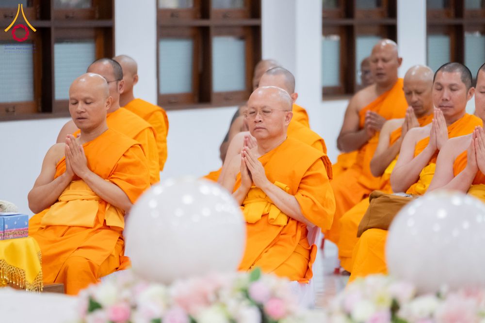 ภาพ No.294246:วันอาทิตย์ที่ 14 ธันวาคม พ.ศ.2568 พิธีเจริญพระพุทธมนต์สมโภชดวงแก้วลูกนิมิตเอก และดวงแก้วนิมิตปฏิบัติธรรม อัญเชิญประดิษฐาน  ณ วัดพระธรรมกายในประเทศสหรัฐอเมริกาและประเทศเยอรมนี 7 แห่ง ณ อาคารปลูกศรัทธา 2 วัดพระธรรมกาย