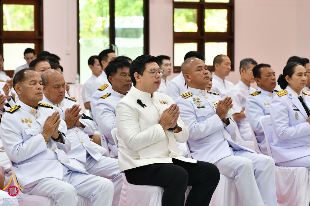 ภาพ No.344229:วันที่ 12 สิงหาคม พ.ศ. 2569  พสกนิกรชาวอำเภอคลองหลวง พร้อมใจร่วมพิธีสวดพระพุทธมนต์และทำบุญตักบาตรถวายพระราชกุศล เนื่องในวันคล้ายวันพระราชสมภพ สมเด็จพระบรมราชชนนีพันปีหลวง และวันแม่แห่งชาติ 12 สิงหาคม 2569