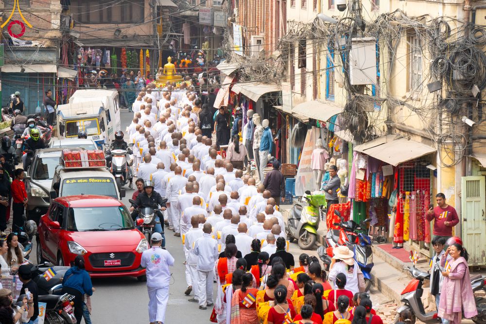 ภาพ No.313552:วันพฤหัสบดีที่ 12 มีนาคม พ.ศ. 2569 ขบวนแห่นาคธรรมทายาทในโครงการบรรพชาสามเณร 500 รูป  จาก นาคบาฮาล (Nagbahal) สู่จัตุรัสปาทัน (Patan Durbar Square) ประเทศเนปาล