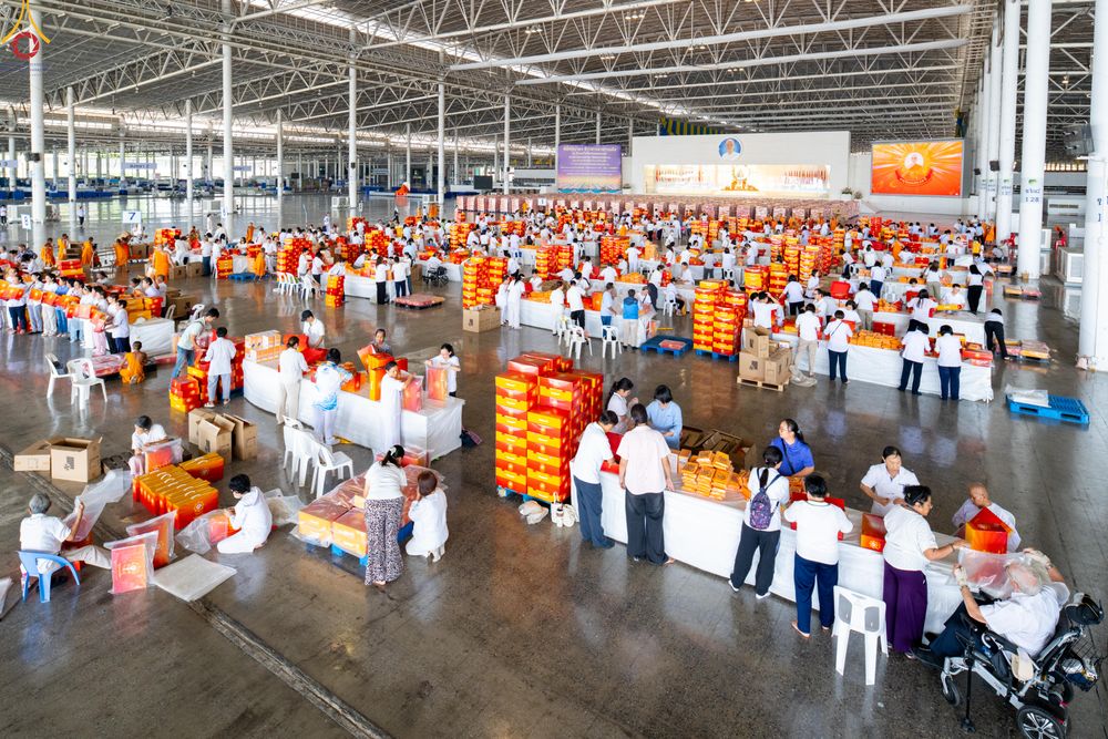 ภาพ No.322113:วันที่ 14 เมษายน พ.ศ.2569 การเตรียมกล่องไทยธรรม วันสุดท้าย เพื่องานถวายมหาสังฆทาน 40,000 กว่าวัดทั่วประเทศ วันคุ้มครองโลก 22 เมษายน พ.ศ.2569 วัดพระธรรมกาย