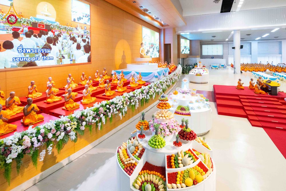 ภาพ No.318310:วันอาทิตย์ต้นเดือนที่ 5 เมษายน พ.ศ.2569 พิธีบูชาข้าวพระ ณ สภาธรรมกายสากล วัดพระธรรมกาย