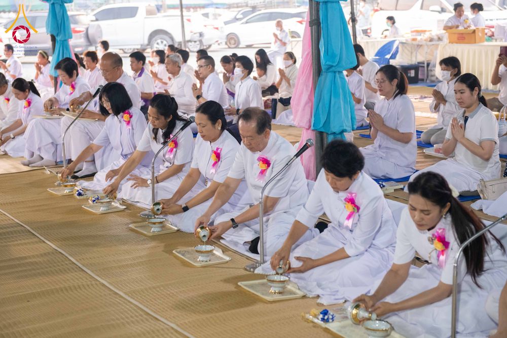 ภาพ No.297803:วันที่ 19 มกราคม พ.ศ. 2569 พิธีถวายภัตตาหารเป็นสังฆทาน แด่พระธรรมยาตรา ณ อนุสรณ์สถานบางปลา วัดบางปลา อำเภอบางเลน จังหวัดนครปฐม ในโครงการธรรมยาตรา กตัญญูบูชา มหาปูชนียาจารย์ พระมงคลเทพมุนี(สด จนฺทสโร) พระผู้ปราบมาร อนุสรณ์สถาน 7 แห่ง ปีที่ 14