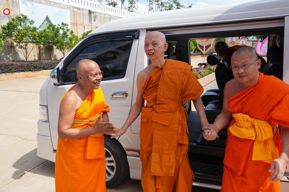 ภาพ No.331817:วันพฤหัสบดีที่ 4 มิถุนายน พ.ศ.2569 พิธีต้อนรับเปรียญธรรม 9 ประโยค และเปรียญธรรม 6 ประโยค  ณ อาคารธรรมสภา วัดบ้านขุน ต.บ่อหลวง อ.ฮอด จ.เชียงใหม่