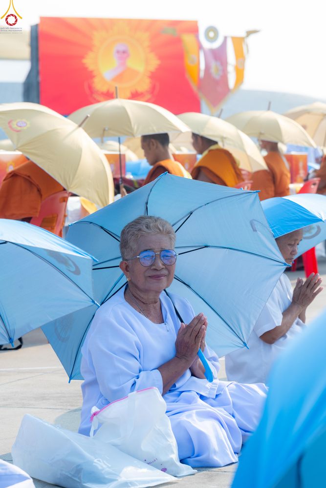 ภาพ No.324629:วันที่ 22 เมษายน พ.ศ.2569 (วันคุ้มครองโลก) บรรยากาศสาธุชน ในงานถวายมหาสังฆทาน 40,000 กว่าวัดทั่วประเทศ ณ ลานธรรม วัดพระธรรมกาย