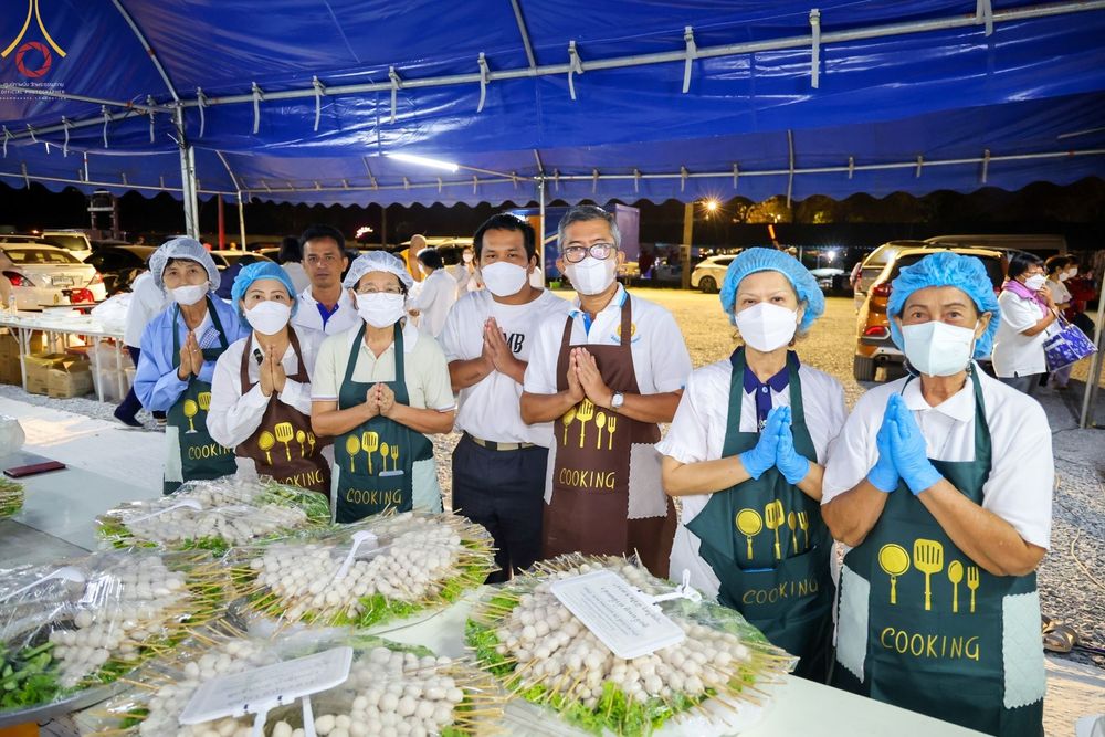 ภาพ No.74600:พิธีถวายภัตตาหารเป็นสังฆทาน แด่คณะพระธรรมยาตราฯ ในโครงการธรรมยาตรากตัญญูบูชา มหาปูชนียาจารย์ พระมงคลเทพมุนี(สด จนฺทสโร) พระผู้ปราบมาร อนุสรณ์สถาน 7 แห่ง ปีที่ 11 วันที่ 28 มกราคม พ.ศ. 2566