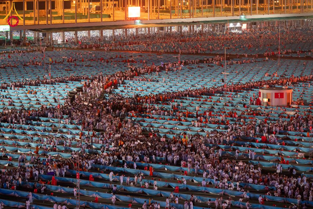 ภาพ No.324505:วันที่ 22 เมษายน พ.ศ.2569 (วันคุ้มครองโลก) บรรยากาศพระสังฆาธิการและสาธุชน การเดินทางกลับ งานถวายมหาสังฆทาน 40,000 กว่าวัดทั่วประเทศ วัดพระธรรมกาย