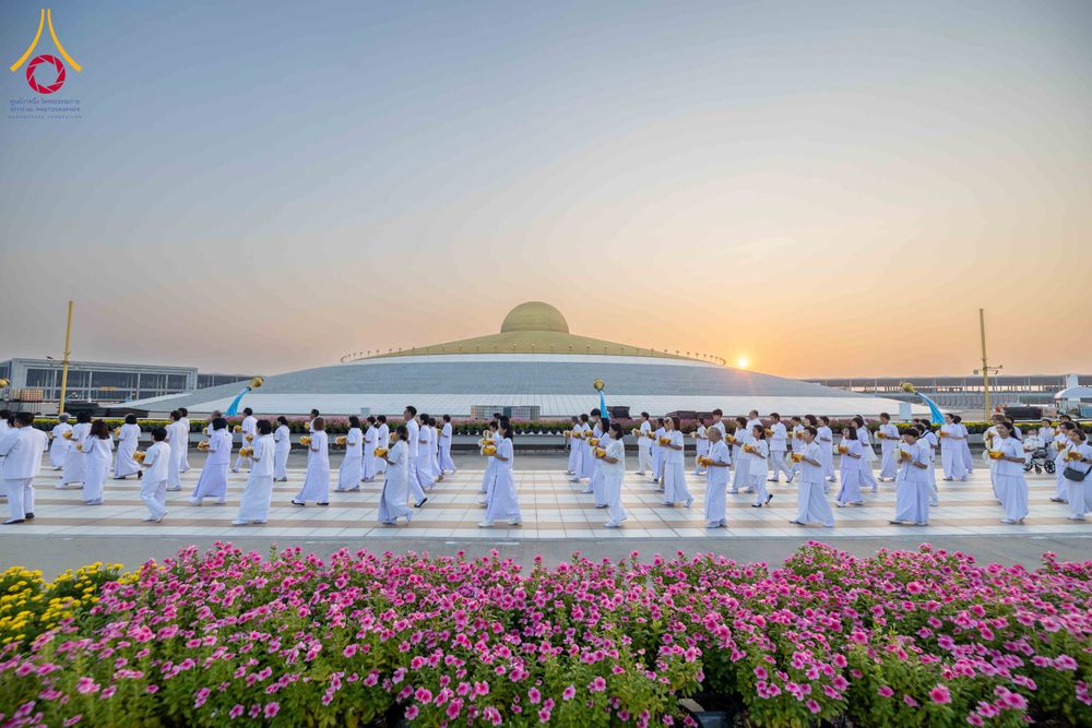 ภาพ No.320803:วันเสาร์ที่ 11 เมษายน พ.ศ.2569 พิธีเวียนประทักษิณ พิธีวันทาเจดีย์ โครงการอุปสมบทหมู่ บูชาธรรมหลวงพ่อธัมมชโย พ.ศ.2569 โครงการอุปสมบทหมู่ธรรมทายาท ระดับอุดมศึกษา รุ่น 53 (ภาคฤดูร้อน) ณ วัดพระธรรมกาย ปทุมธานี