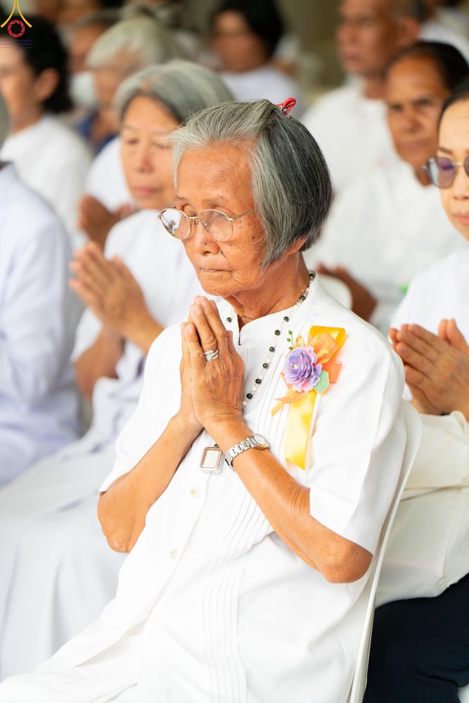 ภาพ No.330152:วันที่ 30 พฤษภาคม พ.ศ.2569 พิธีตัดปอยผมและปลงผม อุบาสกอุปสมบทอุทิศชีวิต 11 ท่าน ณ โบสถ์พระไตรปิฎก วัดพระธรรมกาย จังหวัดปทุมธานี