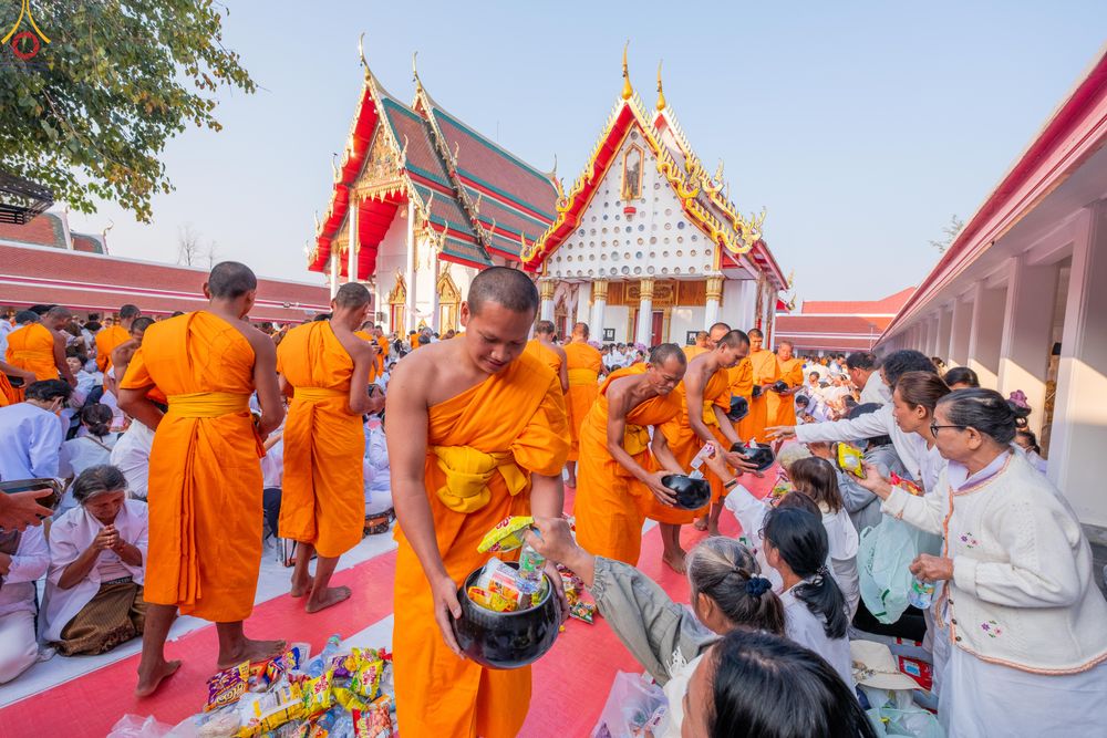 ภาพ No.294524:วันที่ 14 มกราคม พ.ศ. 2569 พิธีตักบาตรพระธรรมยาตรา ณ วัดสองพี่น้อง ต.ต้นตาล อ.สองพี่น้อง จ.สุพรรณบุรี ในโครงการธรรมยาตรา กตัญญูบูชา มหาปูชนียาจารย์ พระมงคลเทพมุนี(สด จนฺทสโร) พระผู้ปราบมาร อนุสรณ์สถาน 7 แห่ง ปีที่ 14