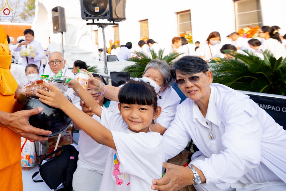 ภาพ No.297721:วันที่ 18 มกราคม พ.ศ. 2569 พิธีตักบาตรพระธรรมยาตรา ณ วัดโบสถ์บน ต.บางคูเวียง จ.นนทบุรี อนุสรณ์สถานลำดับที่ 4 สถานที่เกิดด้วยกายธรรม ในโครงการธรรมยาตรา กตัญญูบูชา มหาปูชนียาจารย์ พระมงคลเทพมุนี(สด จนฺทสโร) พระผู้ปราบมาร อนุสรณ์สถาน 7 แห่ง ปีที่ 14