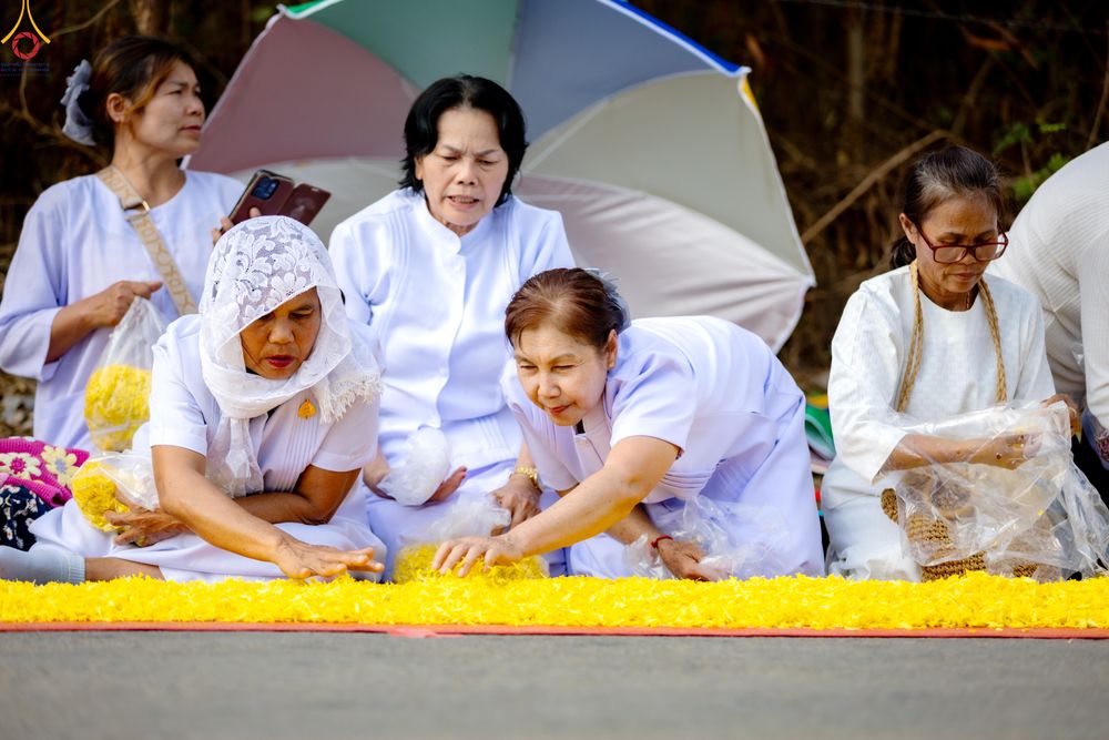 ภาพ No.294992:วันที่ 14 มกราคม พ.ศ. 2569 พิธีต้อนรับพระธรรมยาตรา อนุสรณ์สถานลำดับที่ 4  สถานที่เกิดด้วยกายธรรม ณ วัดโบสถ์บน ต.บางคูเวียง จ.นนทบุรี ในโครงการธรรมยาตรา กตัญญูบูชา มหาปูชนียาจารย์ พระมงคลเทพมุนี(สด จนฺทสโร) พระผู้ปราบมาร อนุสรณ์สถาน 7 แห่ง ปีที่ 14