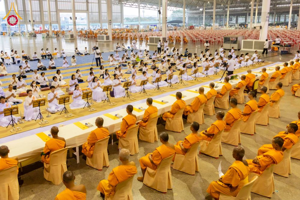 ภาพ No.303858:วันที่ 28 มกราคม พ.ศ. 2569 พิธีถวายภัตตาหารเป็นสังฆทาน แด่พระธรรมยาตรา ณ วัดพระธรรมกาย  จังหวัดปทุมธานี ในโครงการธรรมยาตรา กตัญญูบูชา มหาปูชนียาจารย์ พระมงคลเทพมุนี(สด จนฺทสโร) พระผู้ปราบมาร อนุสรณ์สถาน 7 แห่ง ปีที่ 14