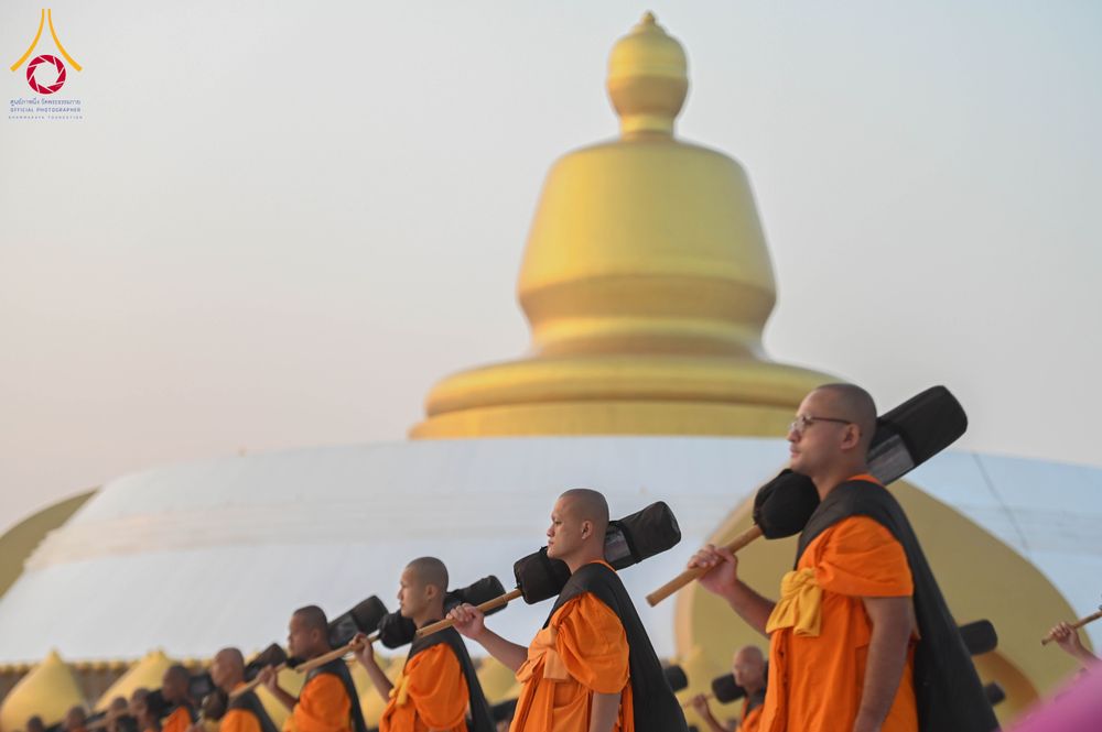 ภาพ No.299813:วันที่ 19 มกราคม พ.ศ.2569 พระธรรมยาตราปฏิบัติธรรมและถ่ายภาพหมู่ประวัติศาสตร์ ณ อนุสรณ์สถานลำดับที่ 5 สถานที่เผยแผ่วิชชาธรรมกายครั้งแรก  อนุสรณ์สถานบางปลาวัดบางปลา อ.บางเลน จ.นครปฐม ในโครงการธรรมยาตรา กตัญญูบูชา มหาปูชนียาจารย์ พระมงคลเทพมุนี(สด จนฺทสโร) 