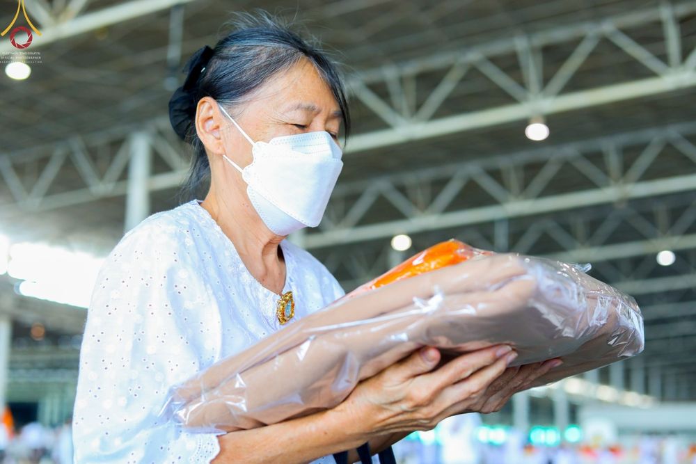 ภาพ No.66471:พิธีถวายอุปกรณ์เครื่องกันหนาว แด่คณะพระภิกษุ สามเณร วัดพระธรรมกาย วันเสาร์ที่ 10 ธันวาคม พ.ศ. 2565 ณ สภาธรรมกายสากล วัดพระธรรมกาย จ.ปทุมธานี