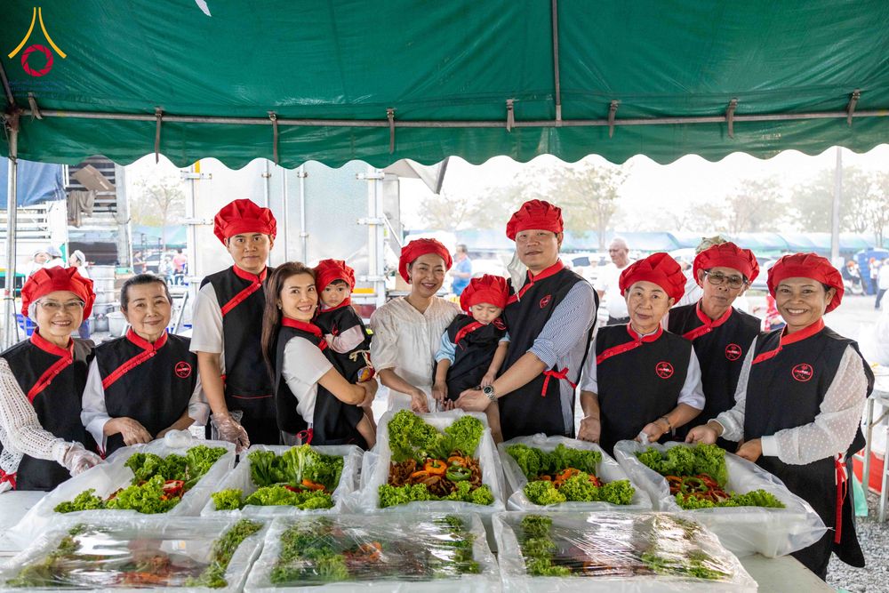 ภาพ No.297992:วันที่ 19 มกราคม พ.ศ. 2569 พิธีถวายภัตตาหารเป็นสังฆทาน แด่พระธรรมยาตรา ณ อนุสรณ์สถานบางปลา วัดบางปลา อำเภอบางเลน จังหวัดนครปฐม ในโครงการธรรมยาตรา กตัญญูบูชา มหาปูชนียาจารย์ พระมงคลเทพมุนี(สด จนฺทสโร) พระผู้ปราบมาร อนุสรณ์สถาน 7 แห่ง ปีที่ 14