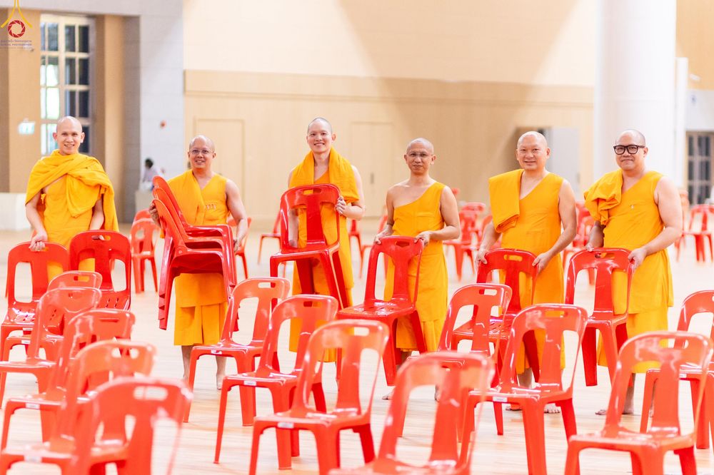 ภาพ No.322805:วันที่ 15-18 เมษายน พ.ศ.2569 การเเตรียมโต๊ะฉัน , เตรียมจุดพักค้าง , เรียงเก้าอี้ , เรียงกล่องไทยธรรม  เพื่องานถวายมหาสังฆทาน 40,000 กว่าวัดทั่วประเทศ วันคุ้มครองโลก 22 เมษายน พ.ศ.2569 วัดพระธรรมกาย