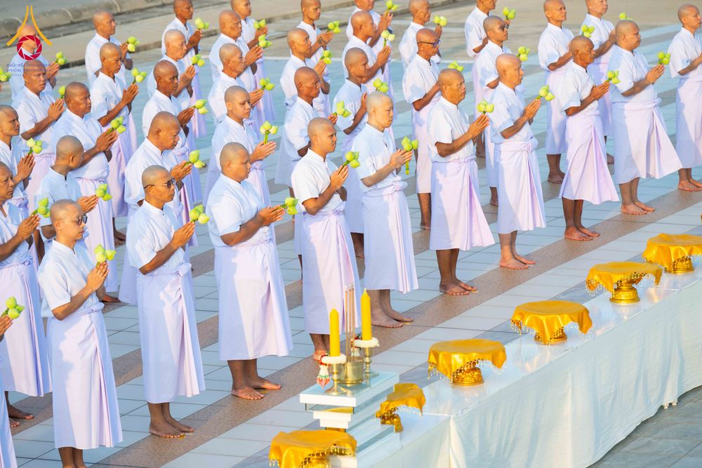 ภาพ No.320847:วันเสาร์ที่ 11 เมษายน พ.ศ.2569 พิธีเวียนประทักษิณ พิธีวันทาเจดีย์ โครงการอุปสมบทหมู่ บูชาธรรมหลวงพ่อธัมมชโย พ.ศ.2569 โครงการอุปสมบทหมู่ธรรมทายาท ระดับอุดมศึกษา รุ่น 53 (ภาคฤดูร้อน) ณ วัดพระธรรมกาย ปทุมธานี