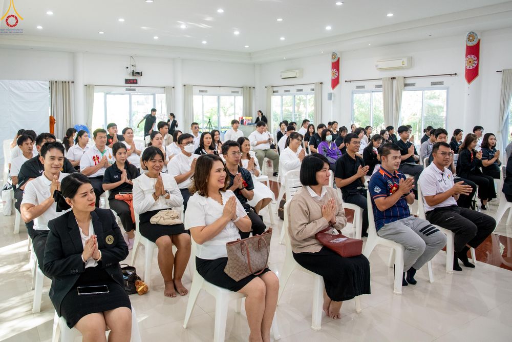 ภาพ No.283894:วันที่ 18 พฤศจิกายน พ.ศ. 2568 พิธีทอดกฐินสามัคคีทั่วไทย 30,000 วัด  โดยคณะศิษยานุศิษย์ บูชาธรรม 81 ปี  หลวงพ่อธัมมชโย  ณ วัดสวายสอ จ.บุรีรัมย์