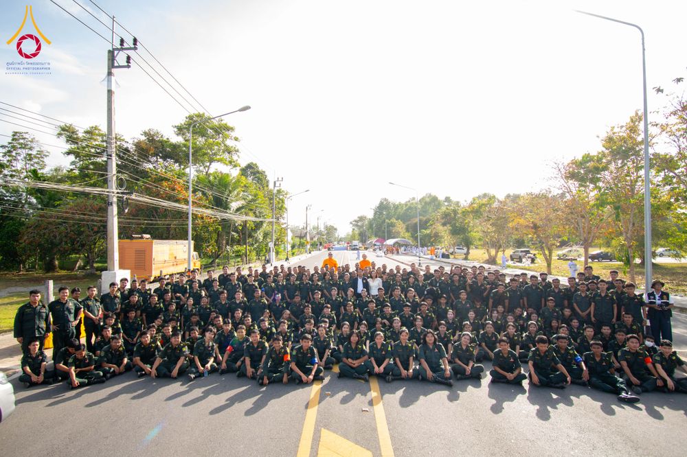 ภาพ No.281547:วันอาทิตย์ที่ 28 ธันวาคม พ.ศ.2568 ตักบาตรพระ 1000 รูป ปีที่ 1 ทำบุญเมืองสตูลส่งท้ายปี ณ หน้าโรงเรียนสตูลวิทยา จ.สตูล