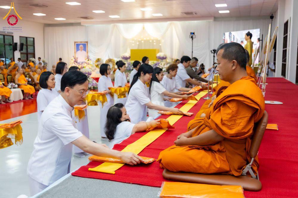 ภาพ No.316243:วันเสาร์ที่ 28 มีนาคม พ.ศ. 2569 พิธีบำเพ็ญกุศล คุณพ่อณรงค์ จินตมากุล  สิริอายุ 99 ปี 11 เดือน โยมบิดา พระครูปลัดรัตนวีรวัฒน์ (รังสฤษดิ์ อิทฺธิจินตโก) ที่ปรึกษาเจ้าคณะจังหวัดปทุมธานี เจ้าอาวาสวัดพระธรรมกาย  ณ ห้องปลูกศรัทธา 2 วัดพระธรรมกาย ปทุมธานี