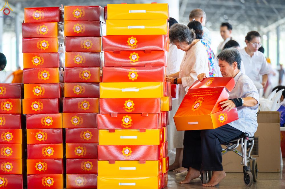 ภาพ No.322154:วันที่ 14 เมษายน พ.ศ.2569 การเตรียมกล่องไทยธรรม วันสุดท้าย เพื่องานถวายมหาสังฆทาน 40,000 กว่าวัดทั่วประเทศ วันคุ้มครองโลก 22 เมษายน พ.ศ.2569 วัดพระธรรมกาย