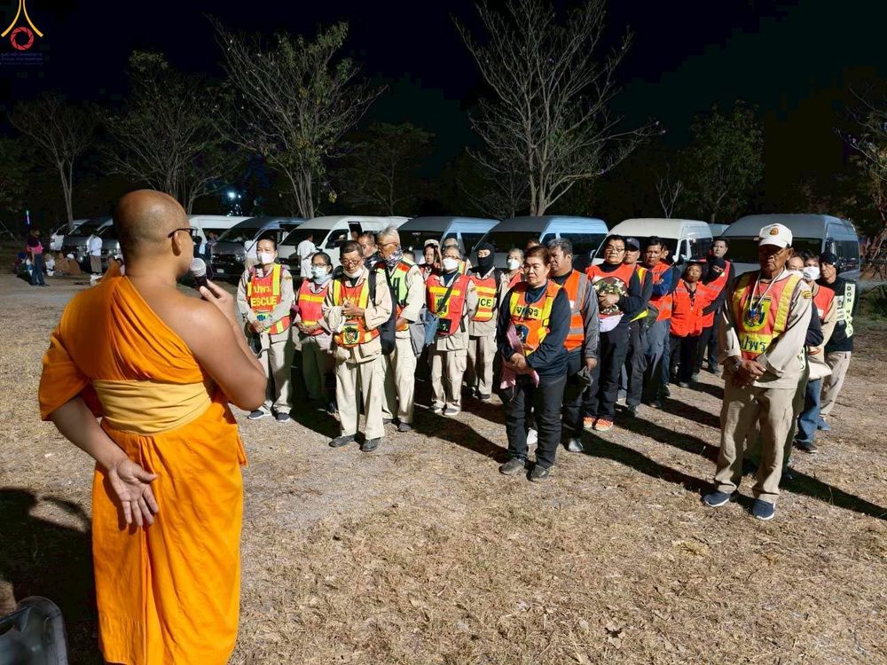 ภาพ No.306592:ภาพเบื้องหลังอาสาสมัครรวมใจ ชุดที่ 5 ในโครงการธรรมยาตรา กตัญญูบูชา มหาปูชนียาจารย์ พระมงคลเทพมุนี(สด จนฺทสโร) พระผู้ปราบมาร อนุสรณ์สถาน 7 แห่ง ปีที่ 14